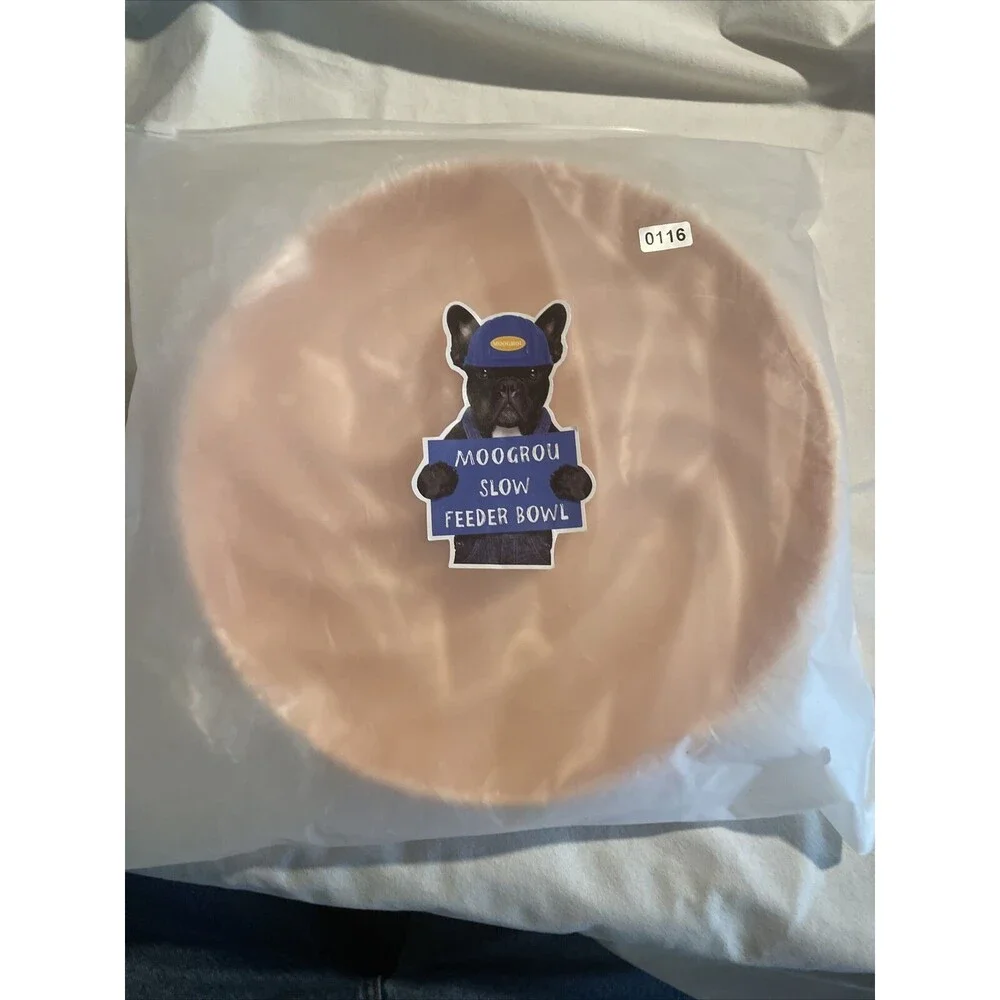 Silicone Slow Feeding Dog Bowl Slows Down Eating with Strong Suction Cups. NEW!!